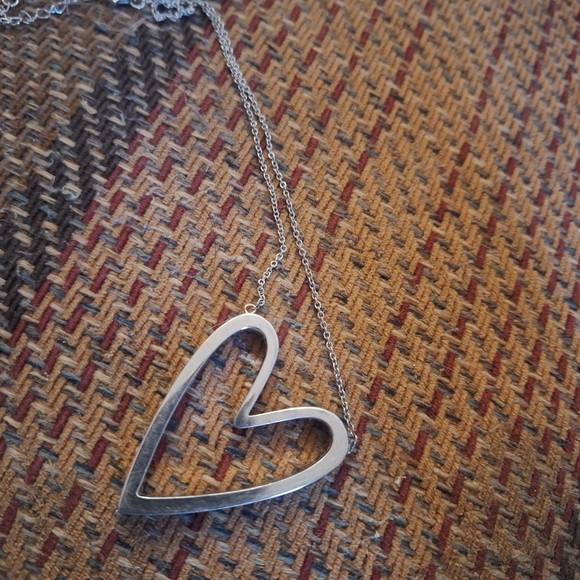 Silver heart on short chain - Picture 2 of 2